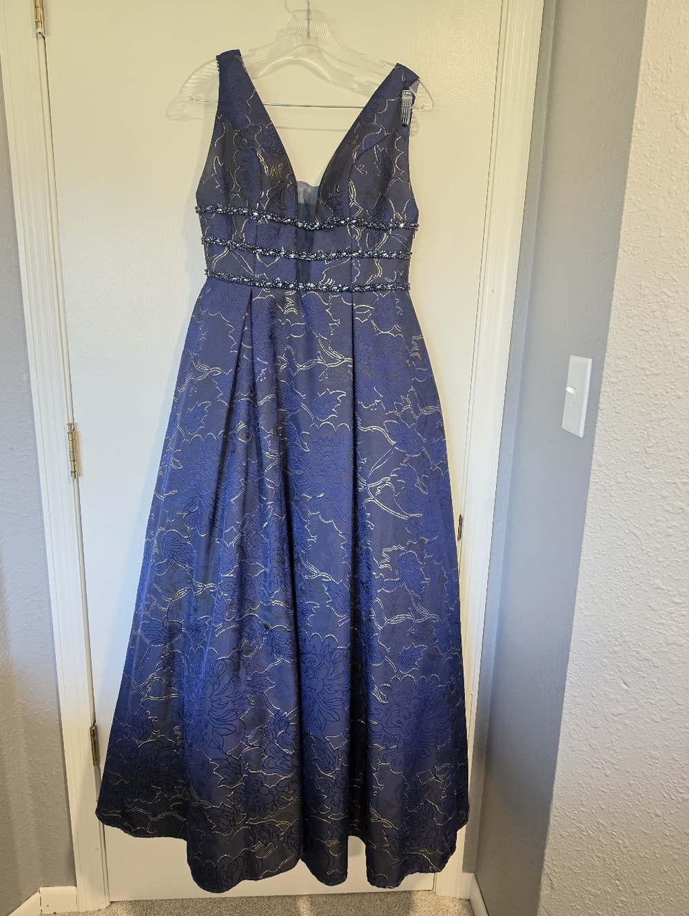 DAVE & JOHNNY jacquard ballgown with pockets size 8